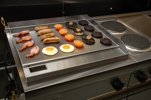 Lincat GS6 - Silverlink Electric Counter-top Griddle – Steel Plate – Single Zone – W 600 mm – 3.0 kW - Image 3