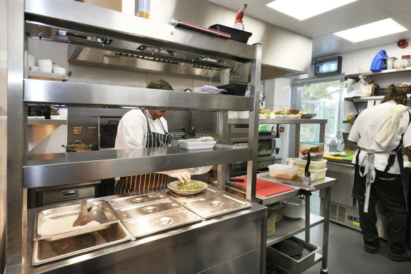 Lincat Panther 670 Series Free-standing Hot Cupboard - Bain Marie Top - 4GN - W 1530 mm - 4.9 kW - Image 4