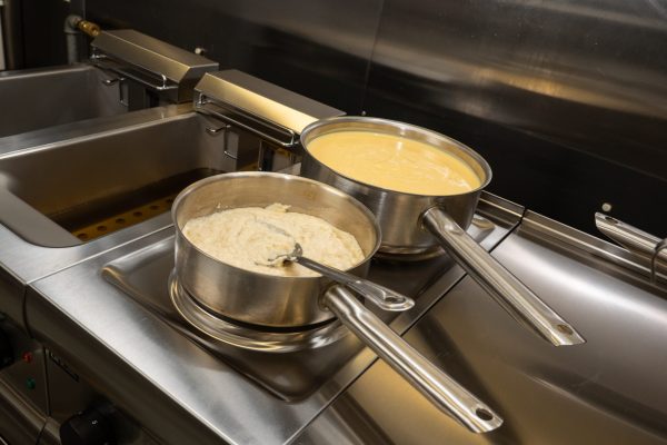 Lincat Silverlink 600 Electric Counter-top Boiling Top - 2 Plates - W 300 mm - 3.0 kW - Image 3