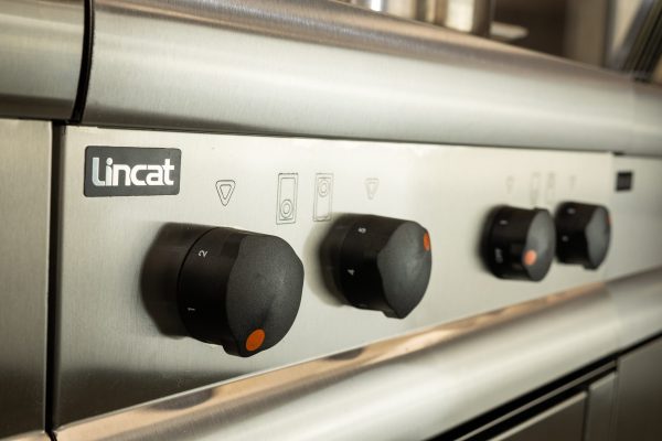 Lincat Silverlink 600 Electric Counter-top Boiling Top - 4 Plates - W 600 mm - 7.0 kW - Image 2