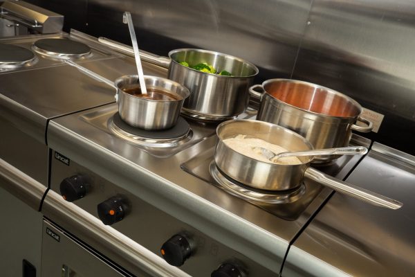 Lincat Silverlink 600 Electric Counter-top Boiling Top - 4 Plates - W 600 mm - 7.0 kW - Image 4