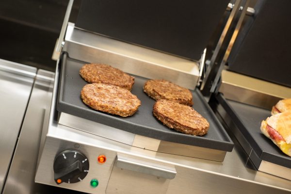 Lincat Lynx 400 Electric Counter-top Twin Contact Grill - Smooth Upper & Lower Plates - W 623 mm - 4.5 kW - Image 4