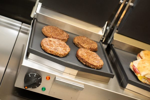 Lincat Lynx 400 Electric Counter-top Twin Contact Grill - Smooth Upper & Lower Plates - W 623 mm - 4.5 kW - Image 3