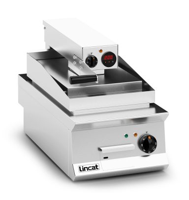 Lincat Opus 800 Electric Counter-top Clam Griddle – Ribbed Upper Plate – W 400 mm – 8.6 kW