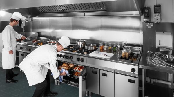 Lincat Opus 800 Electric Counter-top Clam Griddle - Flat Upper Plate - W 400 mm - 8.6 kW - Image 2