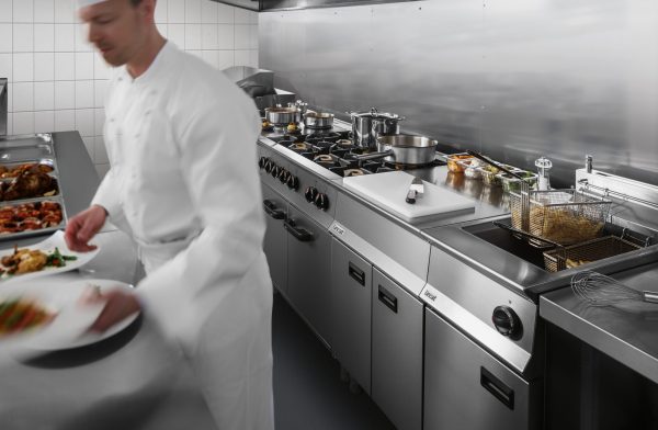 Lincat Opus 800 Electric Counter-top Clam Griddle - Flat Upper Plate - W 400 mm - 8.6 kW - Image 3