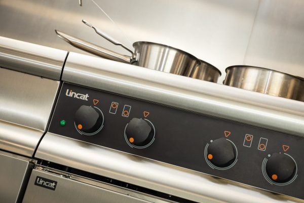 Lincat Silverlink 600 Electric Counter-top Induction Hob - 4 Zones - W 600 mm - 6.0 kW - Image 3