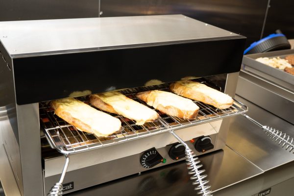 Lincat LSC - Lynx Superchef Electric Counter-top Infra-Red Grill with Rod Shelf & Spillage Pan – W 552 mm – 3.0 kW - Image 2